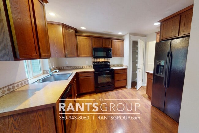 Building Photo - 4-bedroom, 2-bathroom Home with Green Belt in A Prime Location!