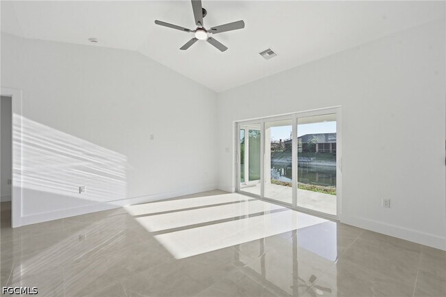 Building Photo - 2105 NE 1st Ave