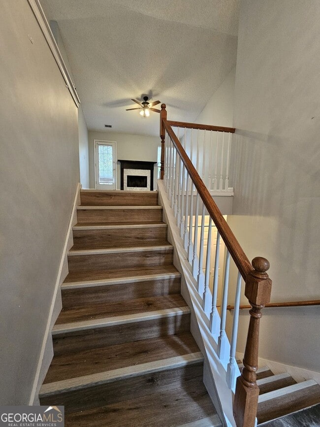 Building Photo - 1406 Flanagan Mill Dr