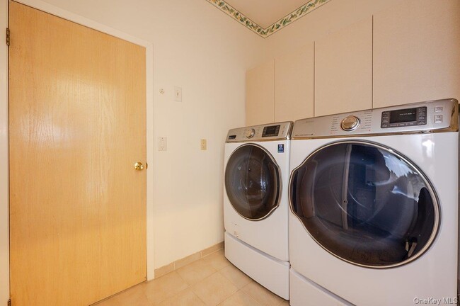 Building Photo - 40 Cayuga Ave