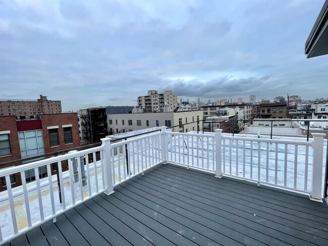 Building Photo - 133 Harrison St