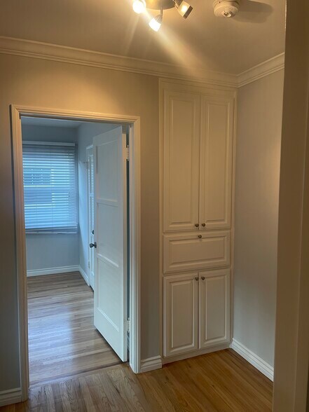 Hallway with closet space - 4407 Ensign Ave