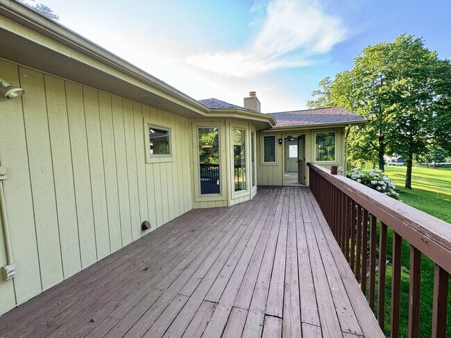 Building Photo - 212 Talah Ln