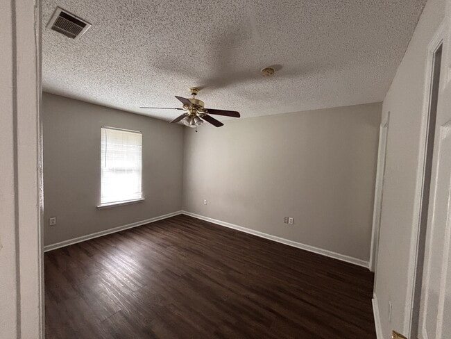 Building Photo - 201 Maderia Ct