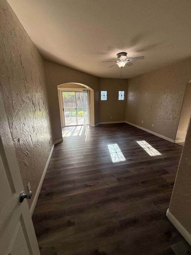 Building Photo - Elegant 3-Bedroom Home in Seven Oaks