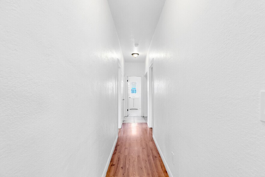 Building Photo - 321 E 84th St