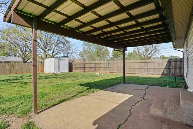 Building Photo - 4425 NW 31st St