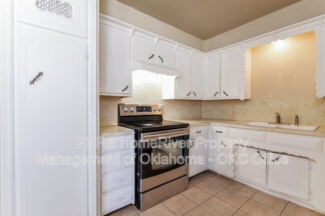 Building Photo - 3906 S Hudson Ave