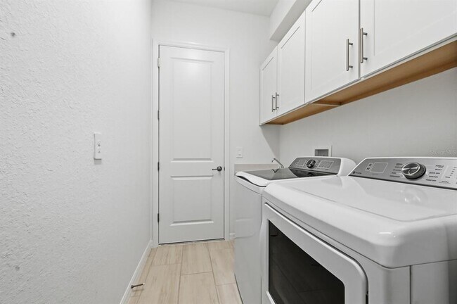Building Photo - 5543 Lightning Whelk Ln