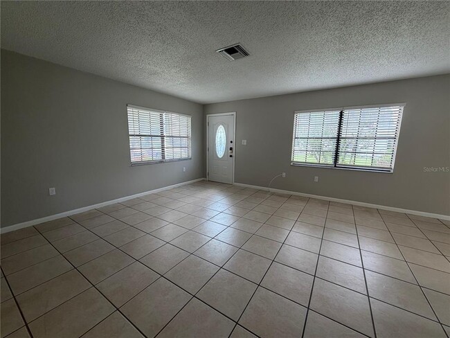 Building Photo - 1405 Crystal Ct