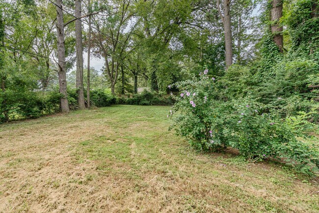 Building Photo - Charming 2-Bedroom Home in Memphis - Cozy ...