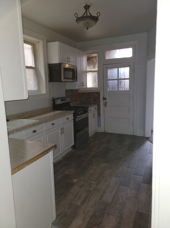 Building Photo - 7842 S Bennett Ave