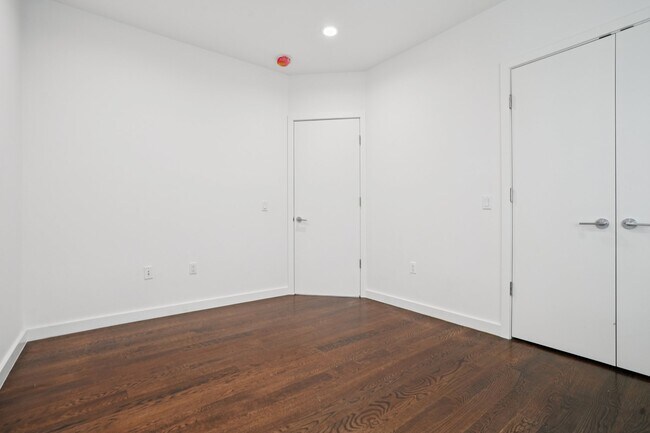 Building Photo - 714 Undercliff Ave