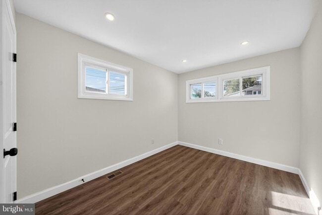 Building Photo - 8 Marley Neck Rd