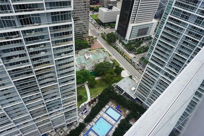 Building Photo - 475 Brickell Ave