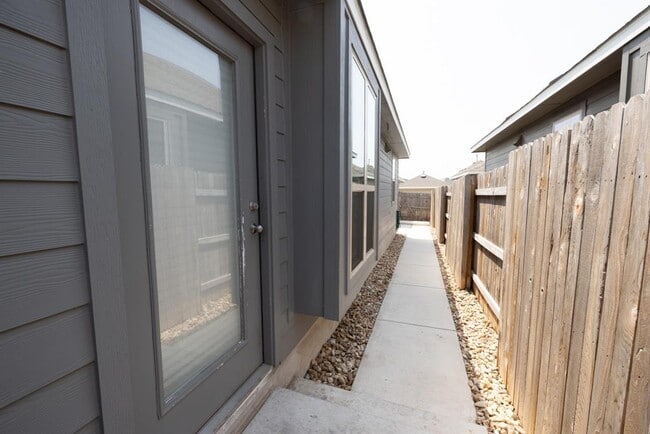 Building Photo - 2809 Seneca Path