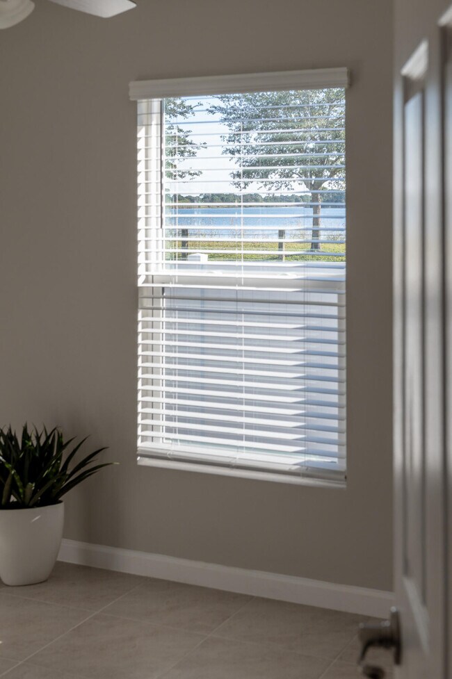 Building Photo - 3197 SW Armucher St