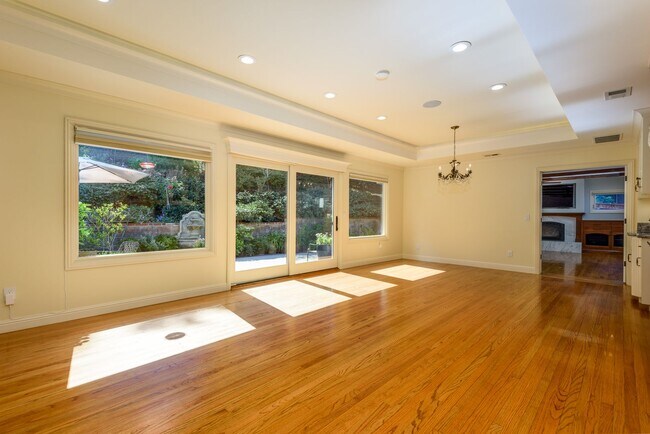Building Photo - Custom Remodeled Ranch Home in Park-like S...