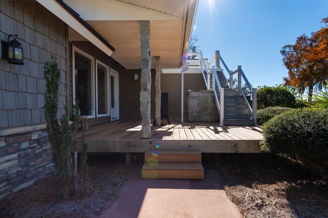 Building Photo - Waterfront Property