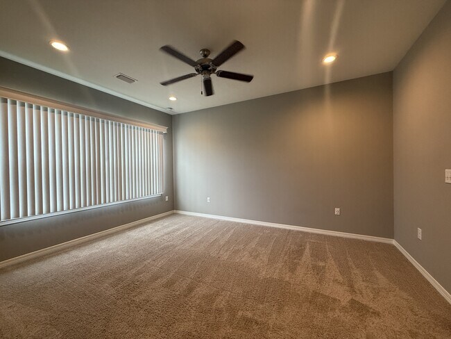 Building Photo - 105 Creve Core Dr