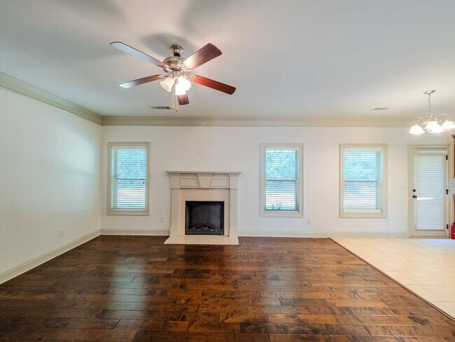 Building Photo - 512 Watercourse Way