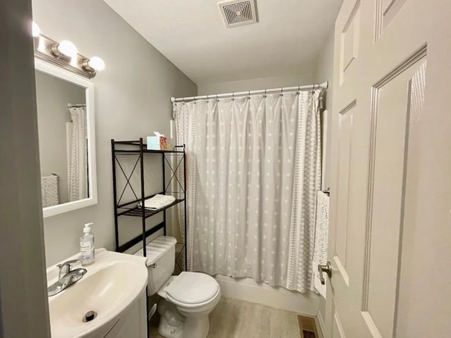 Building Photo - 4246 E 8th Ave