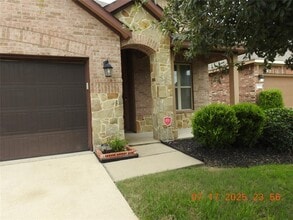 Building Photo - 3667 Raintree Village Dr