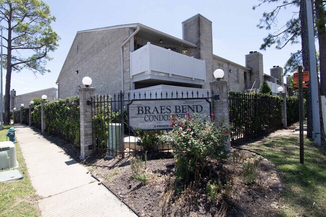 Building Photo - 10835 Braes Bend Dr