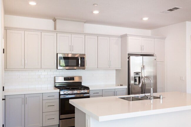 Building Photo - Contemporary Living in the Heart of Millenia