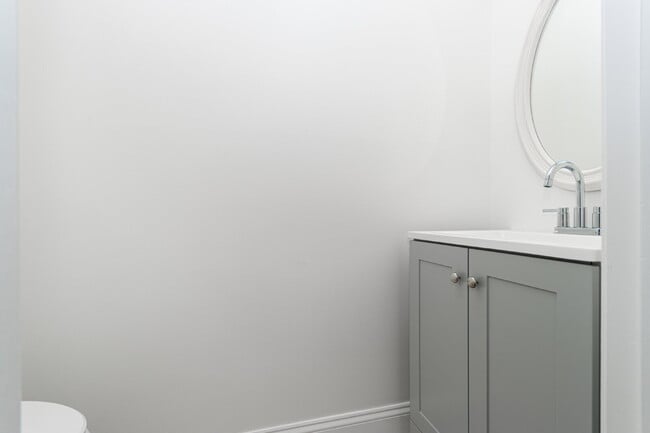 Building Photo - 313 Mews Ct