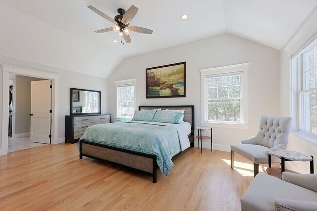 Building Photo - Newly Renovated Winter Rental on a Private...