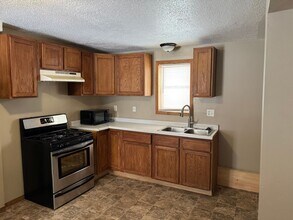 Building Photo - New!! Main Level 2 Bedroom in St Paul Duplex!!