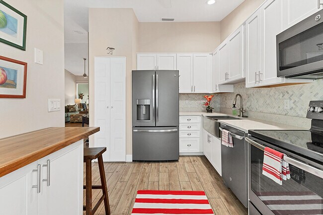 Building Photo - 513 Woodstork Cir