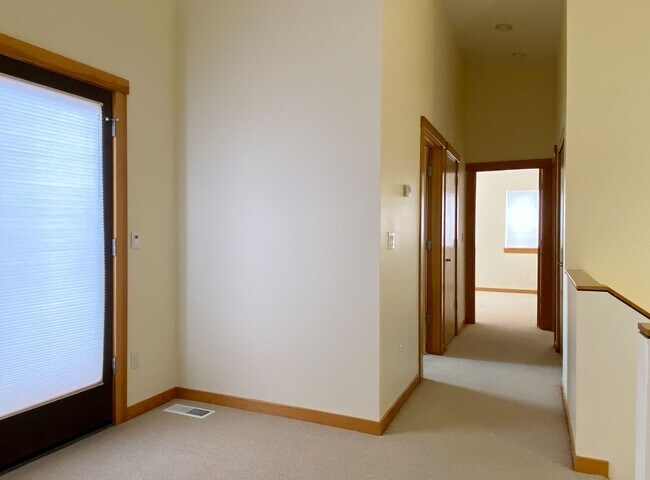 Building Photo - Eagle Crest Condo at Lone Pine