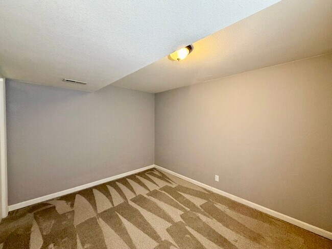 Building Photo - Acres Green Beauty