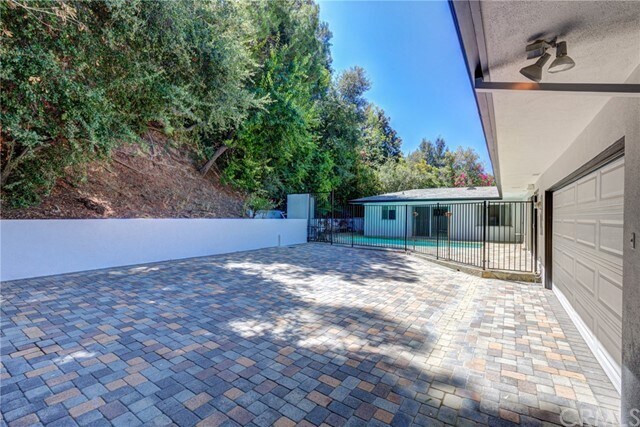 Building Photo - 2740 Hutton Dr