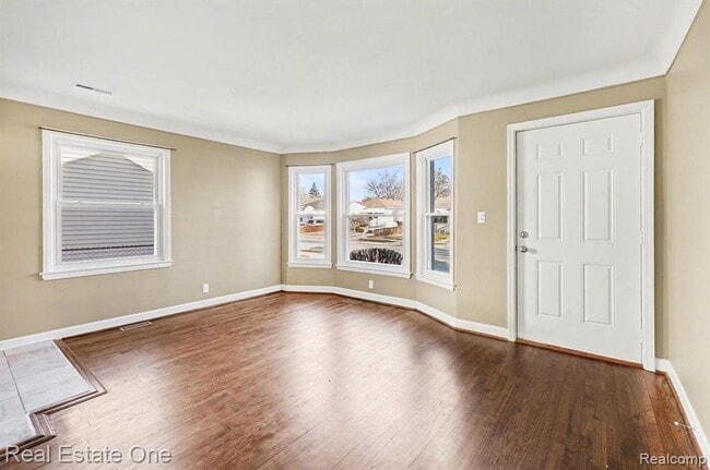 Building Photo - 421 W Kalama Ave