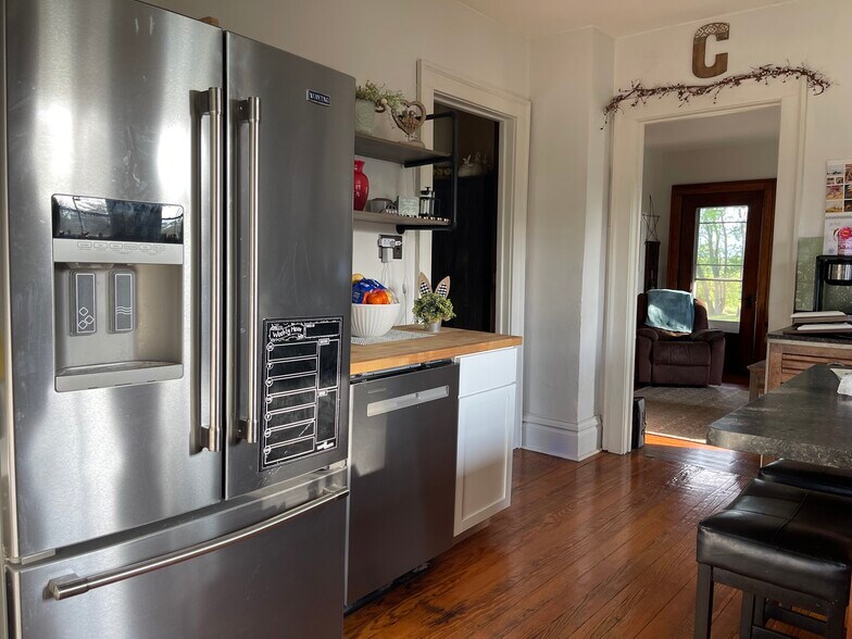 fridge dishwasher - W5198 Advance Rd