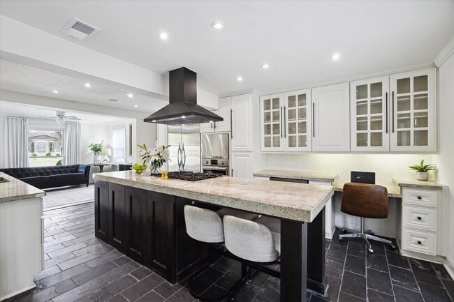 Building Photo - 4148 Bissonnet St