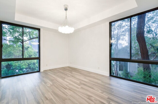 Building Photo - 268 S Lasky Dr