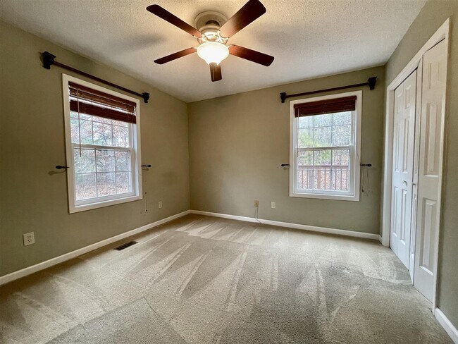 Building Photo - 75 Spring Lake Dr