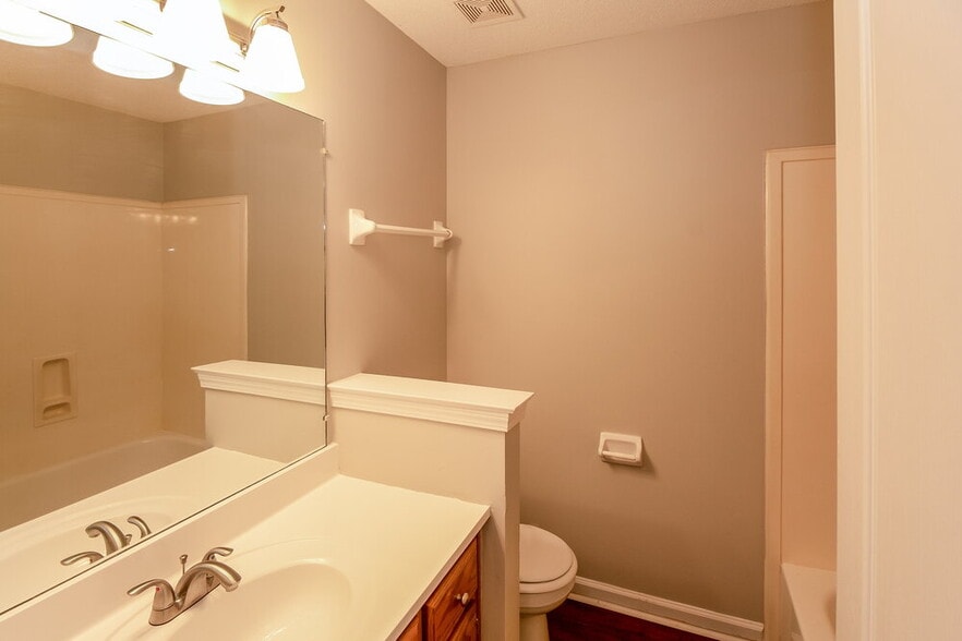Building Photo - 9807 Pigeon Roost Park Cir
