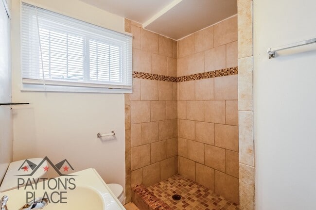 Building Photo - Spacious Single Family home with Huge Back...