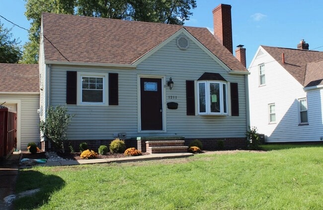 Primary Photo - 1211 Raff Rd SW
