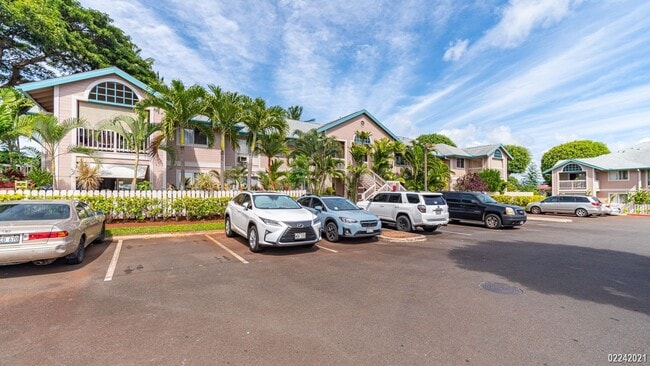 Building Photo - Recently Updated 2BR/1.5BA/1PKG Unit in Ho'omaka Village at Waikele (Waipahu)