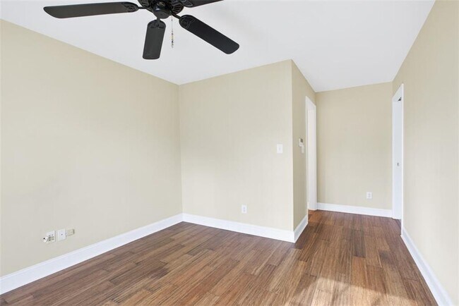 Building Photo - 135 Saltcreek Point NE