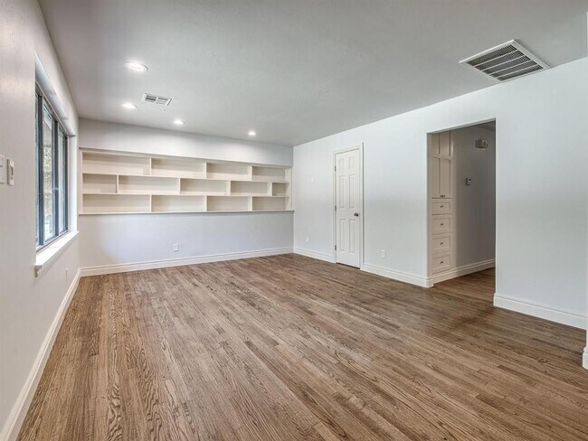 Building Photo - 1320 Avondale Dr