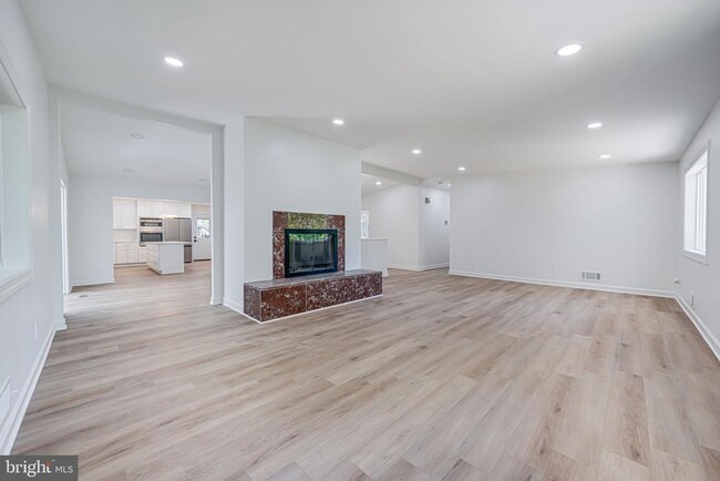 Building Photo - 866 Canal Dr
