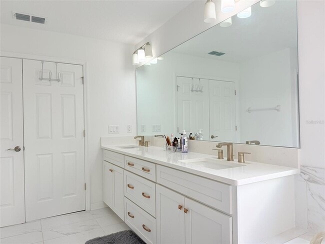 Building Photo - 11131 Sundrift Dr