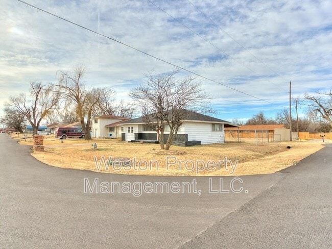 Building Photo - 5721 SE 8th St